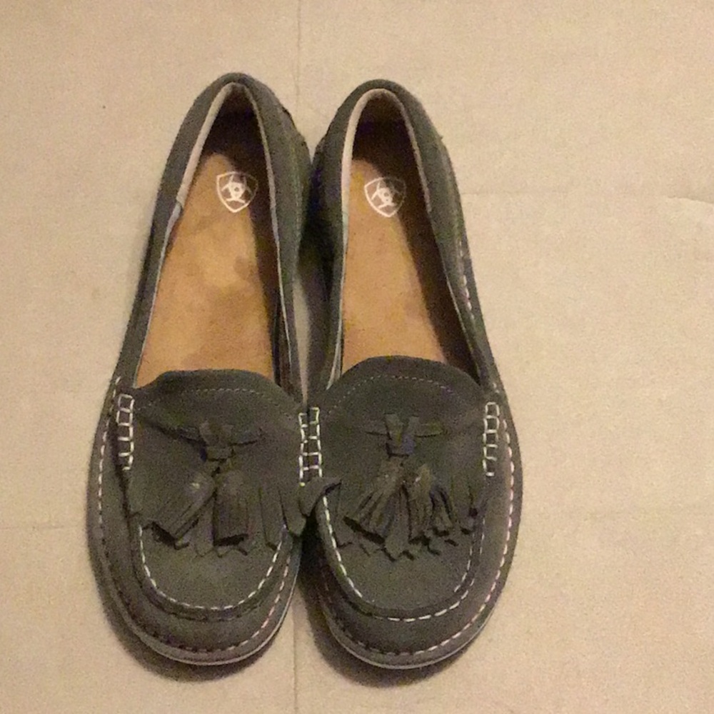 Never worn Ariat tassel Cruisers